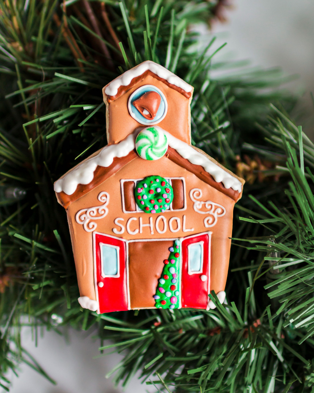 Gingerbread Schoolhouse/Church Cutter